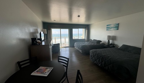 Standard Room, 2 Queen Beds, Roll-in Shower, Pets Not Allowed