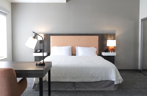 Seal Beach Hotel | Hampton Inn & Suites Seal Beach