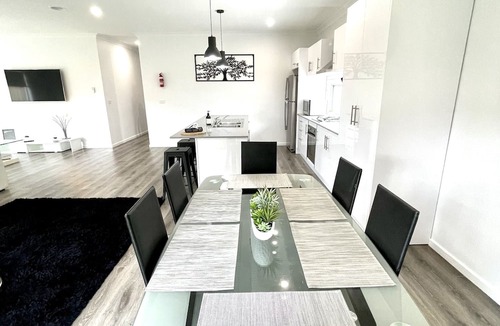 Armstrong Creek House | Modern 4 Bedroom 🌿 Tranquil Home