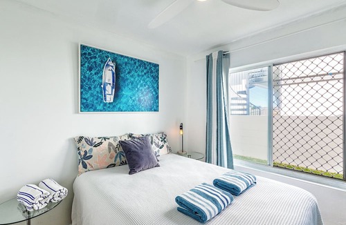 Sunrise Beach Apartment | THE GRASSY KNOLL Panoramic Beach Apartment - Sunrise Beach