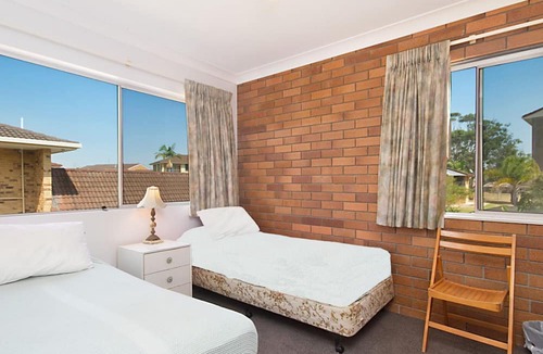 Tweed Heads Apartment | Allamanda Court Unit 6 neat and tidy unit handy to Tweed Heads Bowls Club