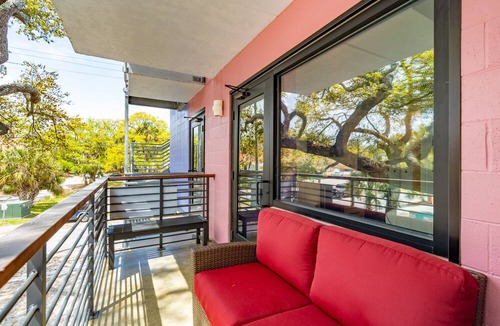 Folly Beach Hotel | Boutique Vera Hotel Room 201: King Room in the Heart of Folly Beach