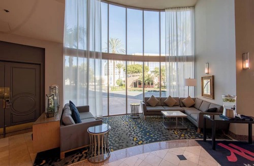 Anaheim Resort Hotel | Anaheim Escape Near Disneyland, Knott’s & Anaheim GardenWalk - Pets are Allowed!
