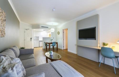 Darwin City Centre Apartment | Resort Escape King Bed Pool Balcony