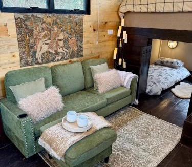 Fifield Apartment | Willow Court Farm, The Copper Castle & Petting Farm, 8 min to Legoland & Windsor, 15 min to Lapland UK