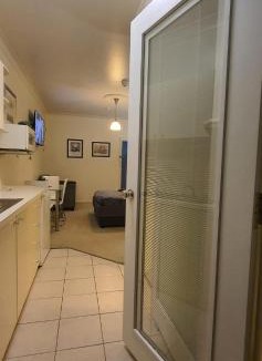 Griffith Apartment | Apartment in Griffith with Free Parking & Wi-fi