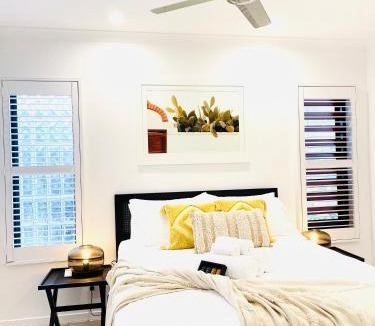 Hamilton Island House | Ocean View Island 2-bedroom Townhouse Buggy Valet service extra Queen air bed