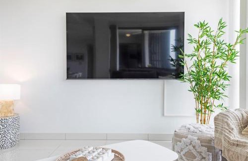 Darwin City Centre Apartment | 'Skyline' Top of Town Resort-style City Living