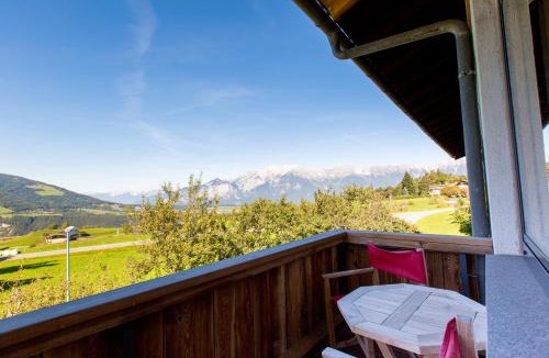 Patsch Apartment | Apartment Wiesenhof - NATUR & WEITBLICK über Innsbruck - Ladestation für Elektroautos