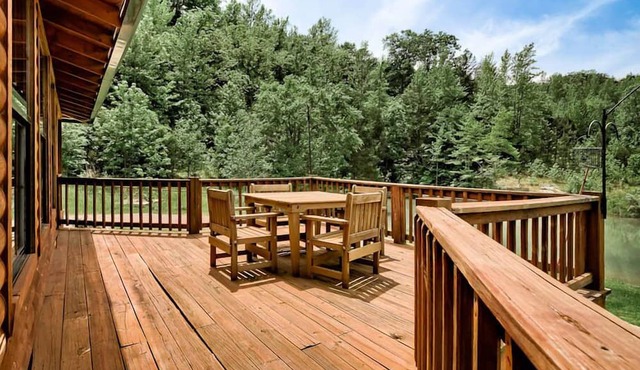 Explore, Play, Relax In This Charming Cabin Nestled Away On Steel Creek