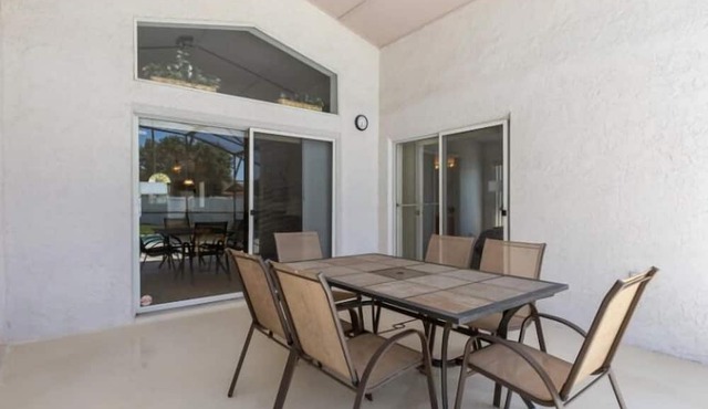 Sunny Private Pool & Spa & Fenced Yard. Nr Parks