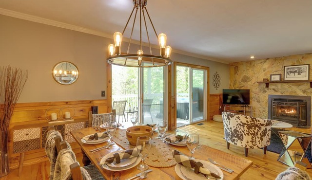 Blue Ridge Getaway w/Hot Tub & Seasonal View!