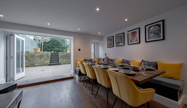 Stunning Bath Home Sleeps 12 Ideal for Hen Stags