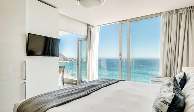 Clifton Apartment on the Waters Edge (Ocean Breeze)