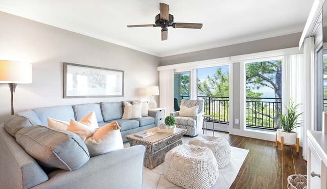 Oceanfront, 4th Floor, Updated, Open Plan & Super Stylish
