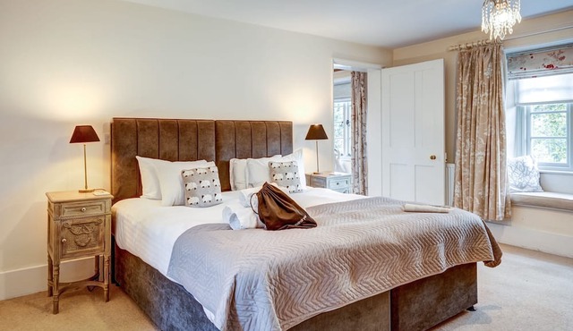 The Bladon Farmhouse | Oxfordshire Holiday Let | 2 Beds & Sleeps 5