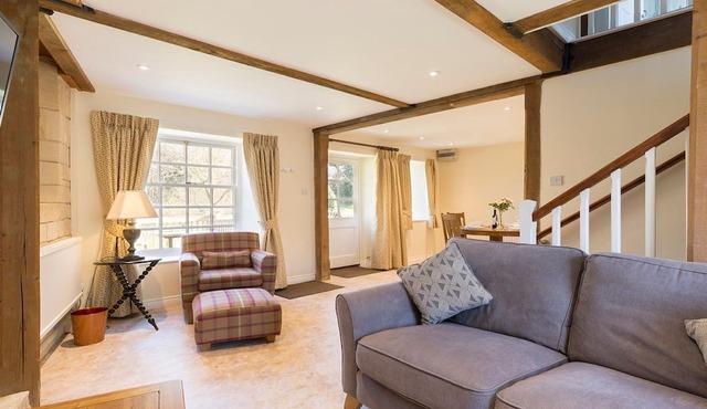 A sudeley castle cottage that sleeps 4 guests in 2 bedrooms