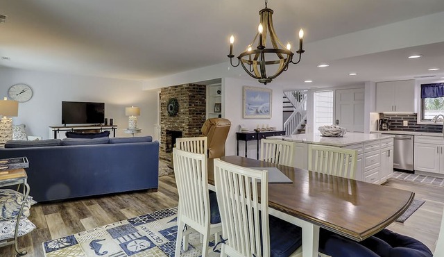 Updated Baths w New TVs Nice 2 BR Townhome Bikes & Beach Gear included