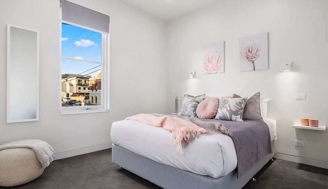 Two Bedroom Inner-City Retreat with Free Parking