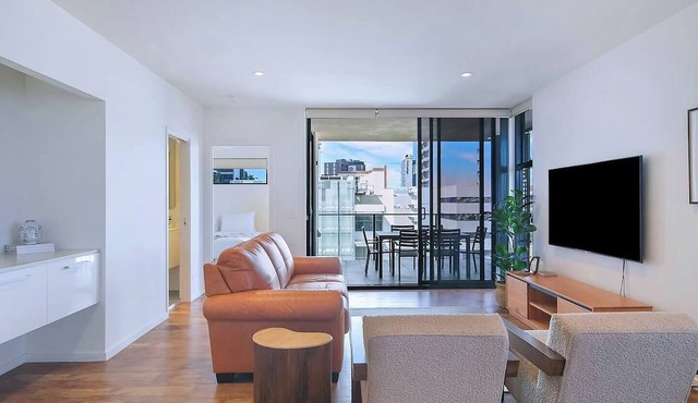 Regatta Hideaway A Breezy Balcony Residence