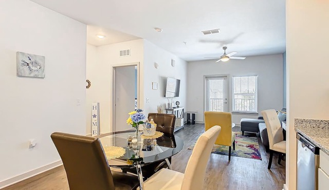 Cozy Apartment 10 mins to Disney