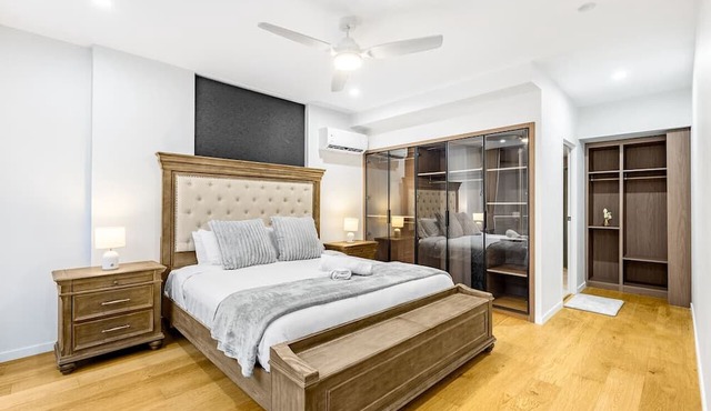 Luxury 4BR Cozy Home Pool/Gym/Sauna/wParking @ CBD