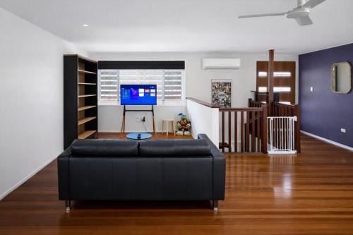 4 Bedroom with Private Cinema, Pool 2Parking