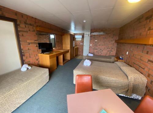 Hawker Hotel Motel