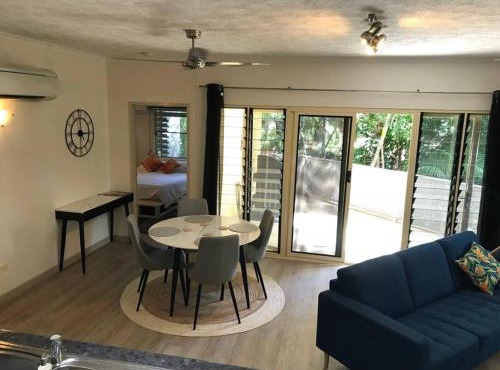 2 bedroom 2 bath Treetop Escape close to the city