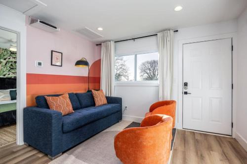 Walk to Hillsboro Village, close to Vanderbilt, 3 miles to Downtown